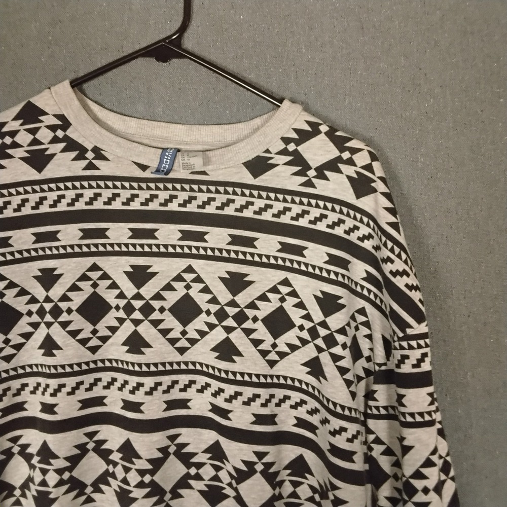 HM Divided Mens Aztec Geometric Print Sweatshirt Gray Black Medium AOP casual
